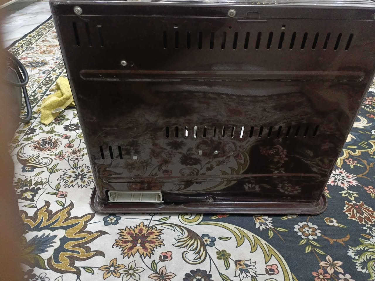 صوبه كيرونا كوري باب اول مستخدمه اشهر قليله شغاله وحتى الجداحه الكهربائية شغاله 
بيها ضمان من الدخان او الغاز واي شي 
بغداد الشعله ***********
السعر النهائي ١٠٠ الف واكو توصيل باجره بغداد, العراق
