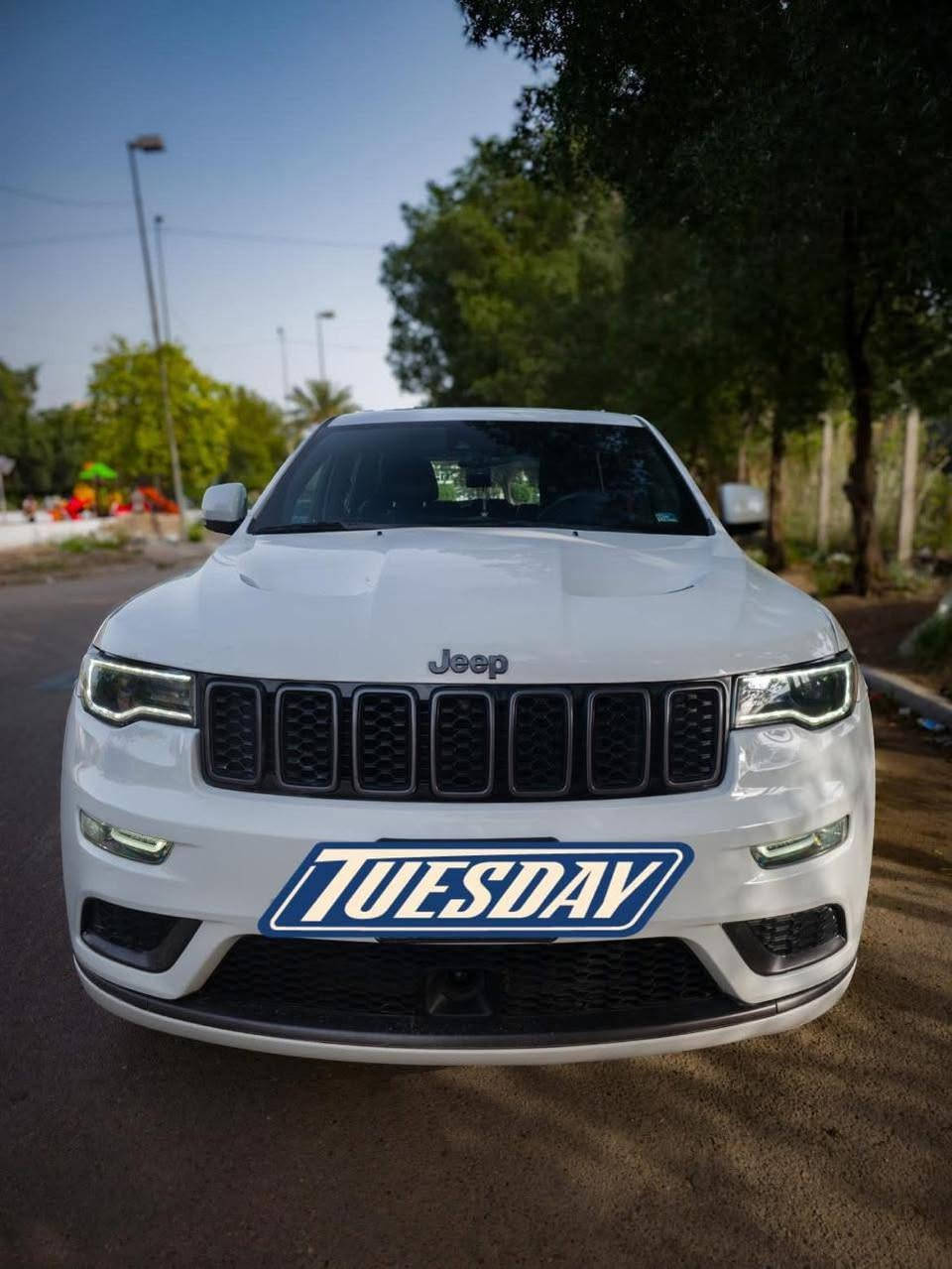 جيب كراند شروكي موديل 2019 jeep
للبيع جيب اوفرلاند امريكي اعله موصفات 
*موصفات 1/1الاخير       
  موديل 2019 ثمانيه سلندر 5700 ماشيه  120 كيلو 
حادثها جاملغ السايق  
وبيها ربع البنيد صبغ وحاليا بيها بنيد مال اكس وبنيدها البلادي موجوود وبيها بارد بل جاملغ الخلفي وتكحيل كارت بمكانين 
رادر امامي مع مانع تصادم
نظام الاصطفاف الالي 
تحذير الخروج عن المسار
دفع رباعي4x4
المقاعد جلد 
دشبول جلد
جكات صعود ونزول
المقاعد الاماميه كهربائي
ذاكره الحفظ وضعيات الجلوس
المقاعد الاماميه تبريد وتدفئة
نقطه عمياء
ويل بلاد قياس 20 انج
مقود السائق جلد 
مقود السائق كهربائي 
سقف بانوراما 
شاشه كبير مع انفكيشن 
لايت زنون
كشافات ضباب
تشغيل عن بعد
صندوق كهربائي 
حساسات اماميه وخلفيه 
محدد سرعه 
مكاني بغداد / *********** 
السعر 235  وبيها مجال بسيط
