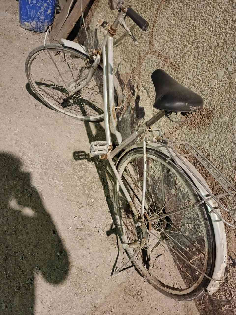 بايسكل أصلي باله
متروك  بس كلشي مابي  السعر 25الف
***********
