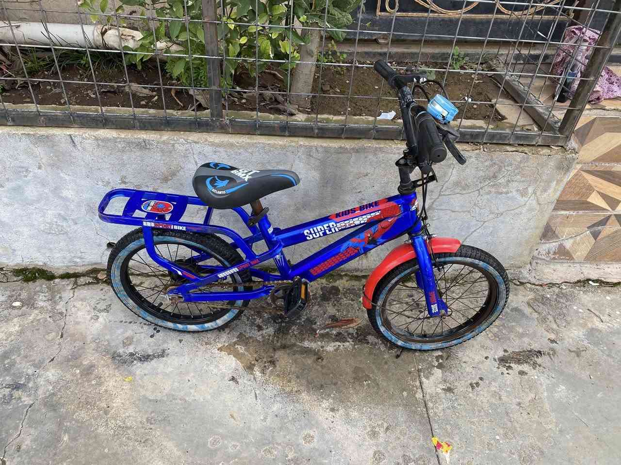 ئەم پاسکیلە بۆ فرۆشتن قیاسی ۱٦ ییە زۆر زۆر تازەو جوانە حسابکە لۆکە زۆر کەم بەکار هاتووە ئیستۆپی مەزبوتە تایەی تازەیە هیچ عەیبێکی تیانییە هەموو گیانی بەشەرت بەنرخێکی زۆر گونجاو
سلێمانی بەکرەجۆ
*********** ***********
