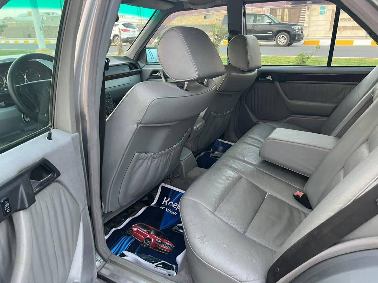 السلام عليكم/ مارسدس للبيع موديل 1991 محدث 1996 محرك خراطيم مواصفات AmG أصل رقم الهاتف/ ***********
