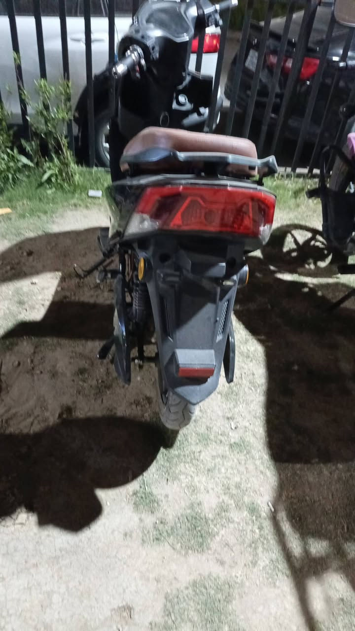 السلام عليكم دراجه شحن ٦بطاريات سرعه ٩٠ نضيفه كلشي مابيها تجي تشوف بعينك كل نقص مابيها اشاير لايتات كلشي شغال مكان البياع ب٦٠٠ ***********
