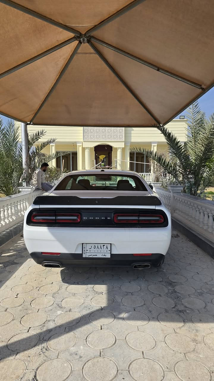 جالنجر 2016   حادث جاملغ وبنيد
سعر 134 وبيها مجال 
السياره محتاجه ترتيب  مثل دعاميه ولايتات واذن محرك 
كير محرك تبريد كلها مكفولة 
مكان سياره بغداد 
***********
بي واتساب 
ما ابيع بالتعليقات  راسل واتساب او اتصل واني خادمك
