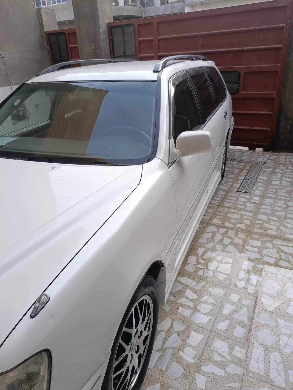 السلام عليكم للبيع تويوتا كراون ملكه ستيشن بيه بس فحص مرور قرار 48مواصفات كرستال اصل داخل بيجي أم عيون محرك ديفور الصغير /العنوان حله/بابل/رقم الهاتف 
***********
