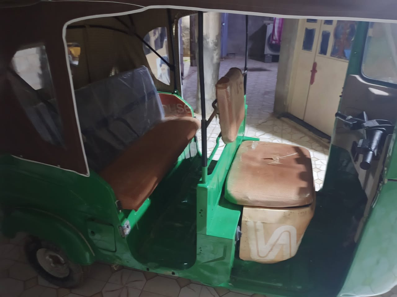 تكتك للبيع موديل 2021 مرقمه معمره تعمير عام ومصبوغه عام العنوان بغداد النهروان شارع الشمري شارع الضغط (قرب المدرسه المسائيه) السعر/7 ملايين وبيه مجال + الاكسن ماله بي شخطه 
للتواصل/***********
