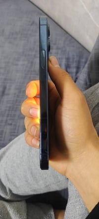 ايفون 12بروماكس فول نضافه ذاكره 128 بطاريات 86 دبل سيم مو تك  مستبدل ش...