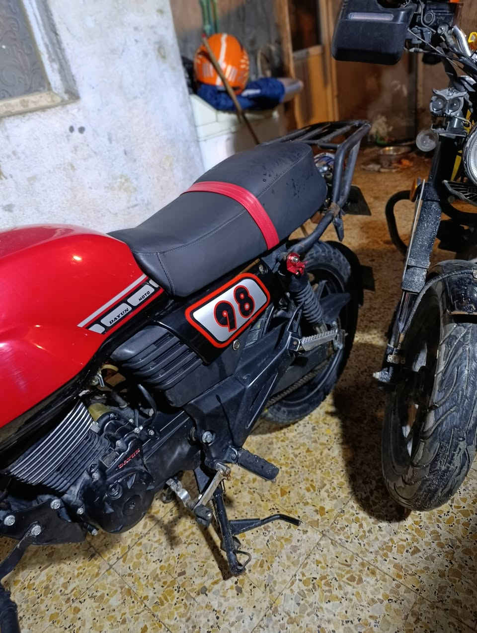 دراجة دايوان لاتية ماشية ١٦ الف تقريباً دراجة حلوة ونضيفة وما ناقصها شي كاملة مكملة موديل 23 رقم وسنوية العنوان البصرة رقم الهاتف ***********
