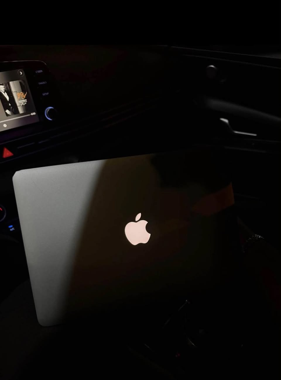 ‏سلام عليكم MacBook Air 2017 ￼
كلش جديد مشحون 80 مره
كامل ملحقات 
مراوس مبايل ايفون فقط


**إذا كنت صاحب هذا الإعلان وتريد حذفه لأي سبب، رجاءا أرسل رسالة إلى الدعم الفني**