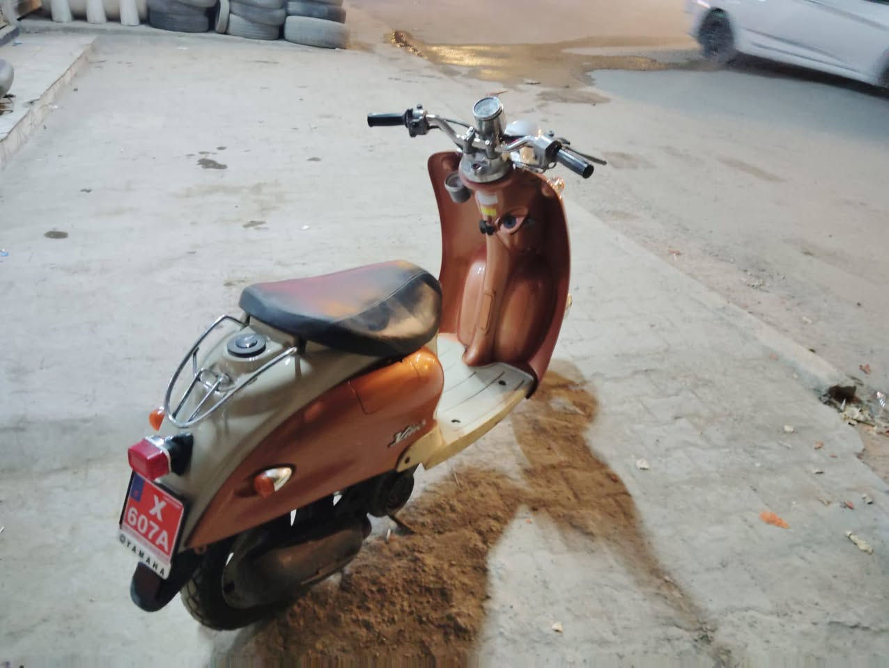 دراجه عبد الحليم🛵 كلشي شغال ماكو بيه نقص مكينه وكير خير من الله ما بيه طخه السعر 400 💵/وبيه مجال/ مكان كوفه سهله قرب مسجد🕌 صعصعه بن صوحان الرقم *********** وبي واتساب
