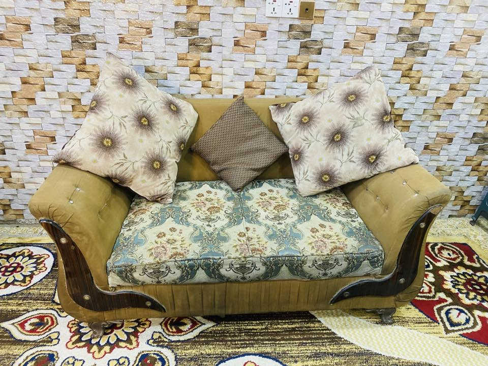 السلام عليكم تخم قنفات ثنين كبار واحد وسط وثنين زغار مثل ما تشوفون بل صور العنوان الكماليه المعوقين قرب صيدليه الرند هاذ رقم لهاتف اتصلو علي ***********
