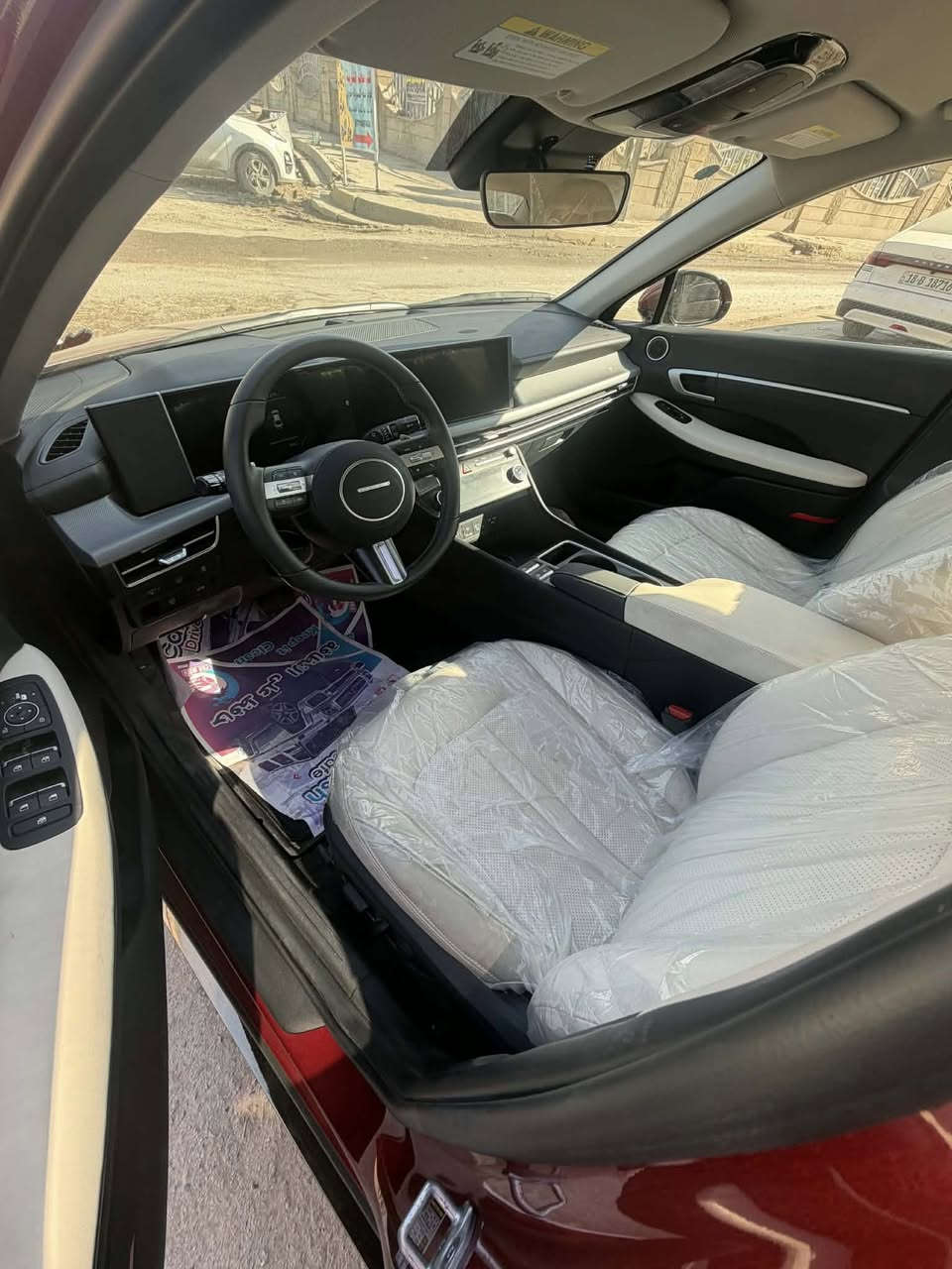 تحيه طيبه للجميع 
سوناتا 2025 هايبرد 
وارد امريكي 
حادث بنيد وجاملغ ودعاميه فقط 
ايرباك دركه ورجل وراجع سستم 
السياره زيرووو ماشيه فقط (224) mi
لون ماروني مميز 
السياره جديده بمعنى الكلمه 
تبريد قطعتين 
تدفئه تبريد كشنات 
كير تعليك 
شحن واير لس
شاشه كبيره 
تبريد بيانو 
هاند بريك بصمه 
شفتات ستيرن 
كشنات مغلفها بدبي 
السياره كامله نقصها فقط رادار امامي فقط 
 بدون رقم دخول جديد
السعر 200وبيها مجال  
مكاني حله مركز مدينه
استفسار اكثر ***********
