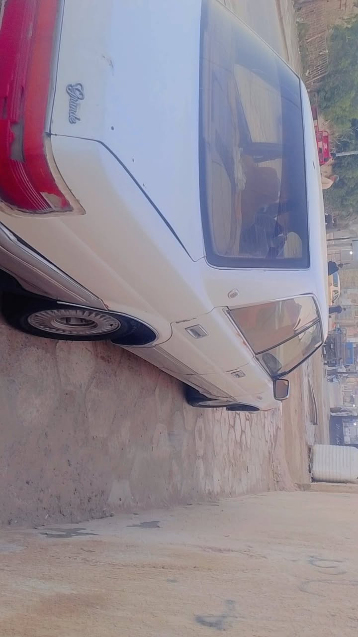 سلام عليكم هارتوب
موديل 1991 مكينه وكير وحداديه واكسن مكفوله كارتون رقم ديالى راعيه موجود وتحولي مباشر مكفوله من الكص ونقل جثه مكان السياره العمارة سعر 29 وبيه مجال قليل 
***********
