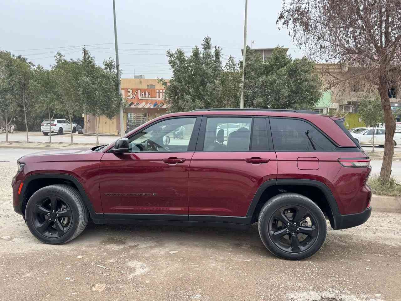 السلام عليكم جيب شيروكي 23 لاتييود محرك6 سلندر فتحه بصمه رادارات جنطه كهرباء 5راكب ماشيه36 رقم بغداد بسمي بدون صبغ فقط جاملغ اليمنه بي بارد شويه للبيع فقط مكاني سامراء***********
