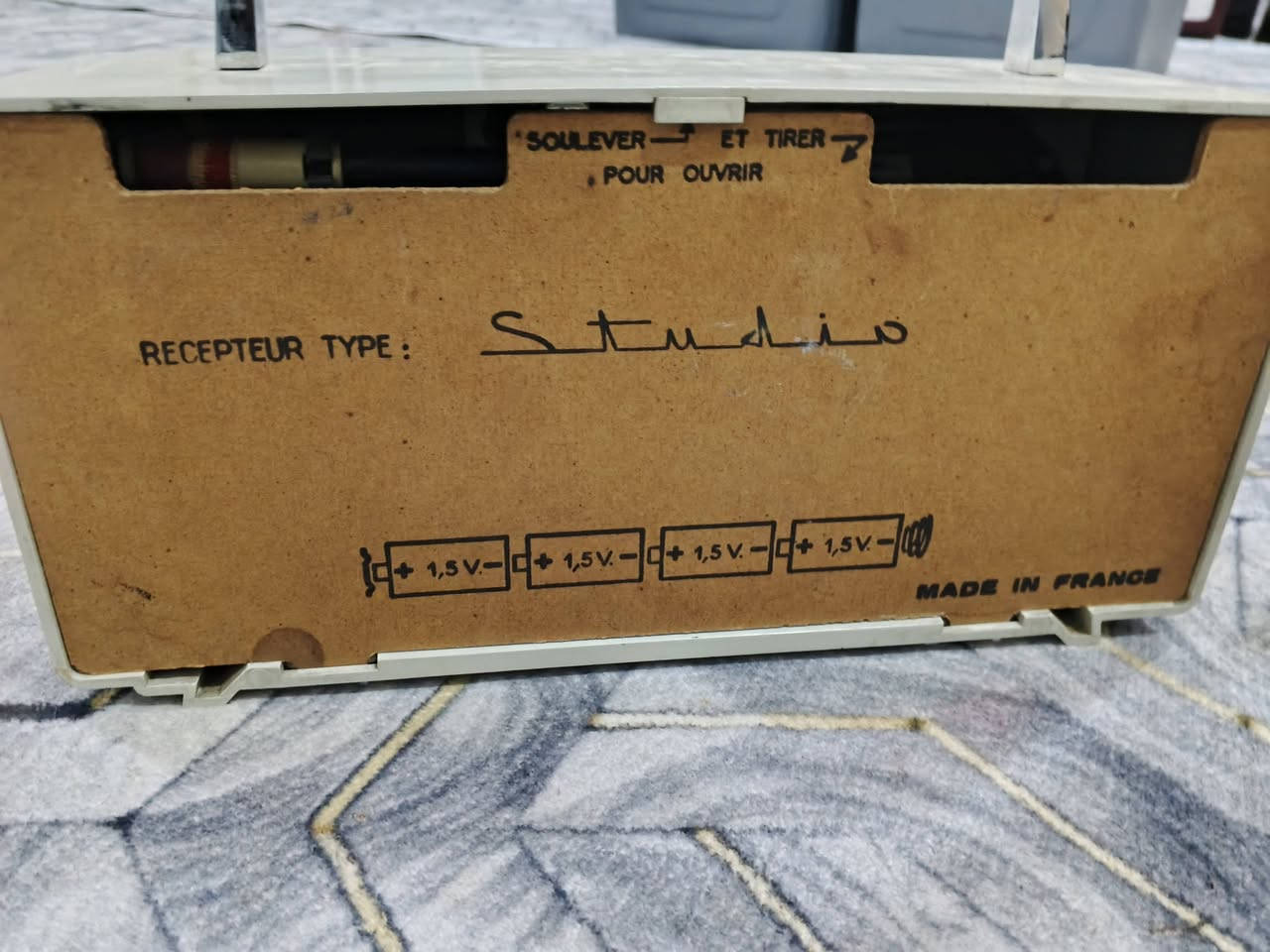 راديو كلاسيكي فرنسي صنع mw Lw موديل السبعينات يشتغل على بطارية أربعة كبير فقط بطارية.  من اندر نوادر سعر 75 الف توصيل 8 الف


**إذا كنت صاحب هذا الإعلان وتريد حذفه لأي سبب، رجاءا أرسل رسالة إلى الدعم الفني**