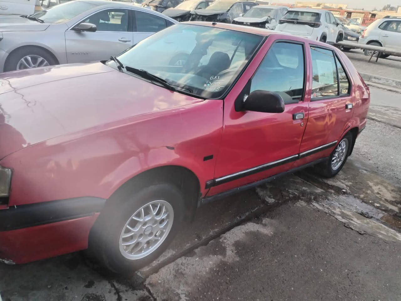 رينو للبيع السعر 14
مكينة وكير زينات 
شرط الوكالة والتحويل
مامتواجد عل فيس اتصل على 
***********
