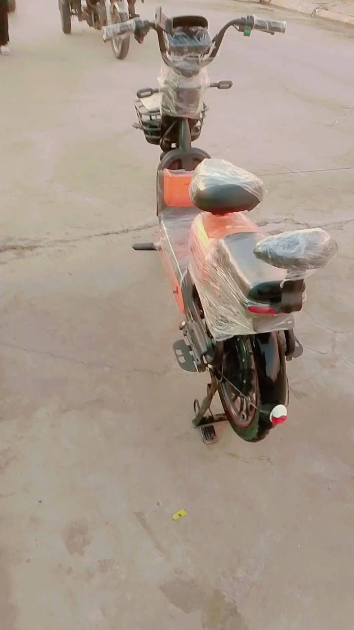 سلام عليكم بايسكل شحن للبيع كل عيب مابي  البيكسل كهربيات كامل شغال  السعر 350 كركوك حي النصر ***********شراي راسلني خاص*
