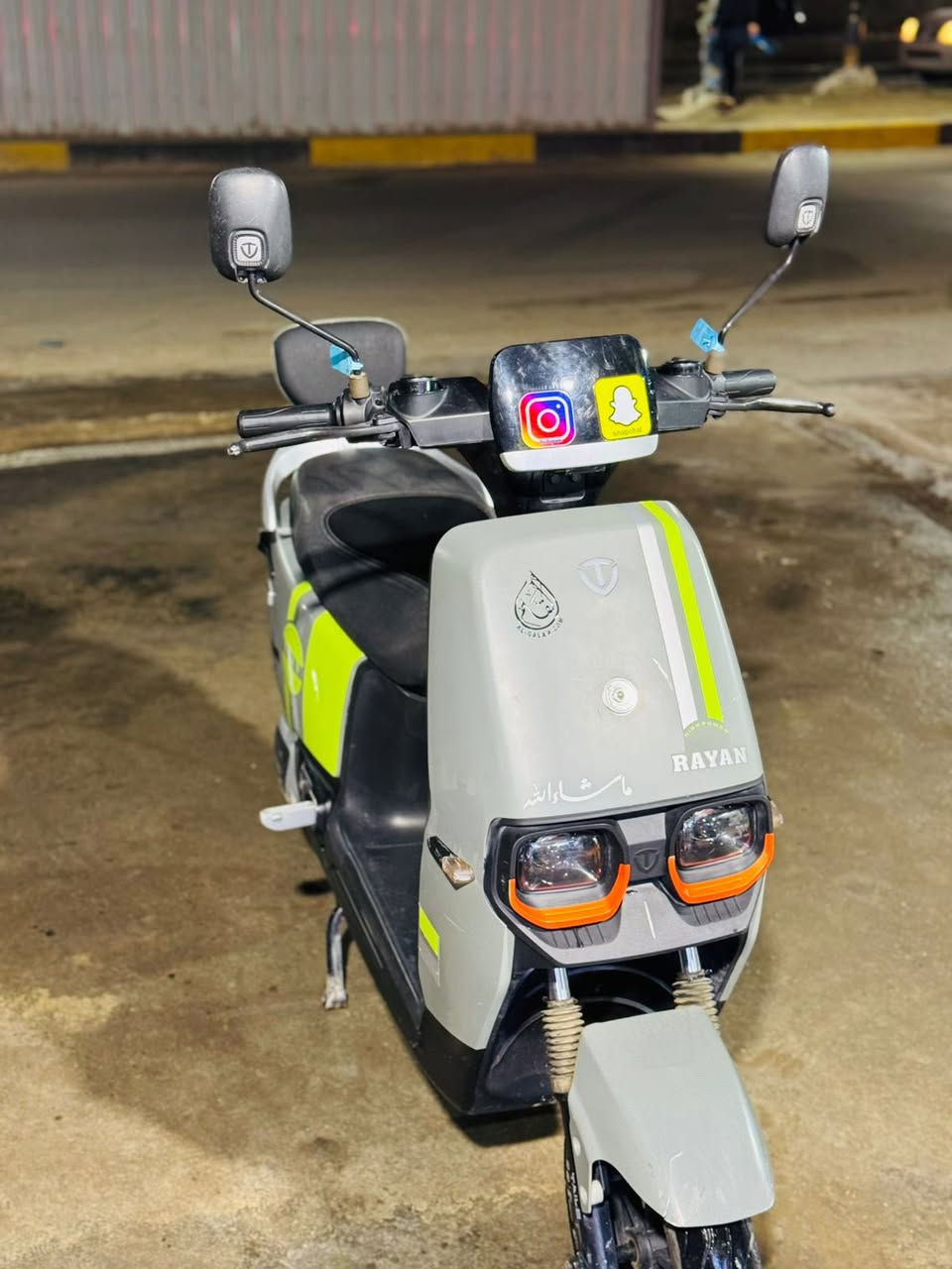 السلام عليكم دراجه للبيع جديده نضيفه صالي شهر من اخذته  مستخدمه قليل شغل وطلع 6بطاريات  
مكاني بغداد البلديات للستفسار 
***********واتساب
هاتف ***********
