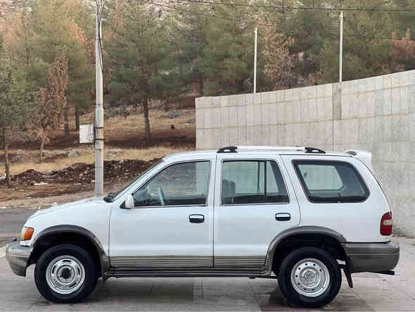 بِسْمِ اللهِ الرَّحْمَنِ الرَّحِيْم

کیا سپۆرتاج 2001.  مەکینە ١٦ بەخ و تەبردی سارد و گەرم ❄️🔥. دەبڵ ئەکسل تەنها قورسەکەی ئیش دەکا 

حلووج ماڵی مەدەنی بەشەرت
دەحامی بۆ دەحامی بە شەرت وبەزەمان 
سەیارەیەکی تا بڵێی نەرم و نۆڵ و خۆشە 

هەتا بڵێی توندو تۆڵە 
گێڕ مەکینە ئەکسل تەقە و ڕەقە بەشەرت 
موس بڕاوە لێدراو وەرگەڕاو بەشەرت 

نوکە دەرزی دەحمی نیە 

کامل گێچەکانی ئیش دەکا 
٤ جام کارەبای 
بەردەرکاو داژبوولی لۆک لۆکە 

٤ تایەی جەبەلی

لایت بەرزی و نزمی فڵچە و چواری و کارەبای کامل بەشەرت

تەنجیل و موکەبەڕەی دەرەجە یەکی لەسەرە 
هەتا کوشنەکانیشی بیلادین 

قفڵ مەرکەزی و تەرتیبات 

گەرمیەکی لەسەرە لە دەرەجە ٢ لەبەری ئیدارە ناکەی دەیکاتە حەمام 

سەیارەکە ماڵی دۆستە. تا بڵێی مەزبووت و جوانە 

لەخزمەتان دام سحرێکی وام داناوە خوار هەموو بازاڕ. و دەستی دوو 
 شوێنمان ڕانیەیە لە خزمەتت هەموو لایەک داین 

قفڵ قفڵی ١٨$ گەڵایە ماڵی زستان و شاخ و کێو 
ژ.م ***********
*********** رانية
