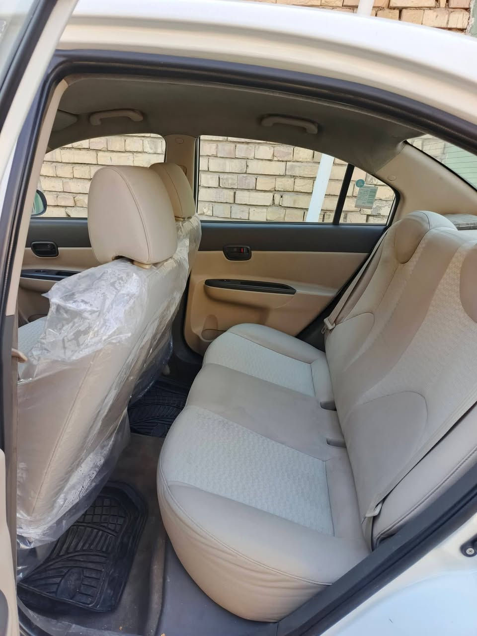 السلام عليكم اكسنت خليجي ٢٠١٠ سيارة خير من اللة كير مكينة تبريد مكينة 14 صدر أمامي خلفي جديد جام كهربائي مري كهربائي سيارة جاهزة بسمي تحويل ثاني يوم أرقام بغداد الدولي بهية صبغ بخشم الجاملغ والبنيد وبيهة خسفة خفيفة بل التكمة الخلفية للاستفسار مكاني بغداد  ‏‪0773 744 7198‬‏ واتساب 
السعر 60 ورقه  وبيها مجال
