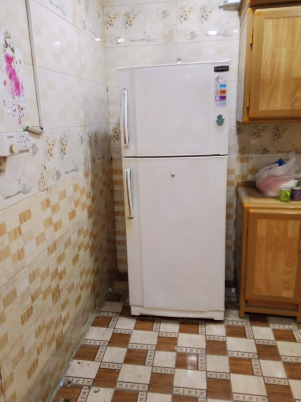 السلام عليكم ورحمة الله ويركاته ...اثاث مستعمل وبحالة جيدة للبيع شاملا [غرفة نوم _كاونتر المنيوم  _طباخ _ ثلاجة ] 
المكان/ النجف _قرية الغدير الاولى
الاتصال على الرقم  ‎***********
