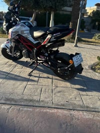 بنيلي تي ان تي 135 ss النسخة الرياضي  الدراجه مكفوله بكلشي نضيفه جديده...