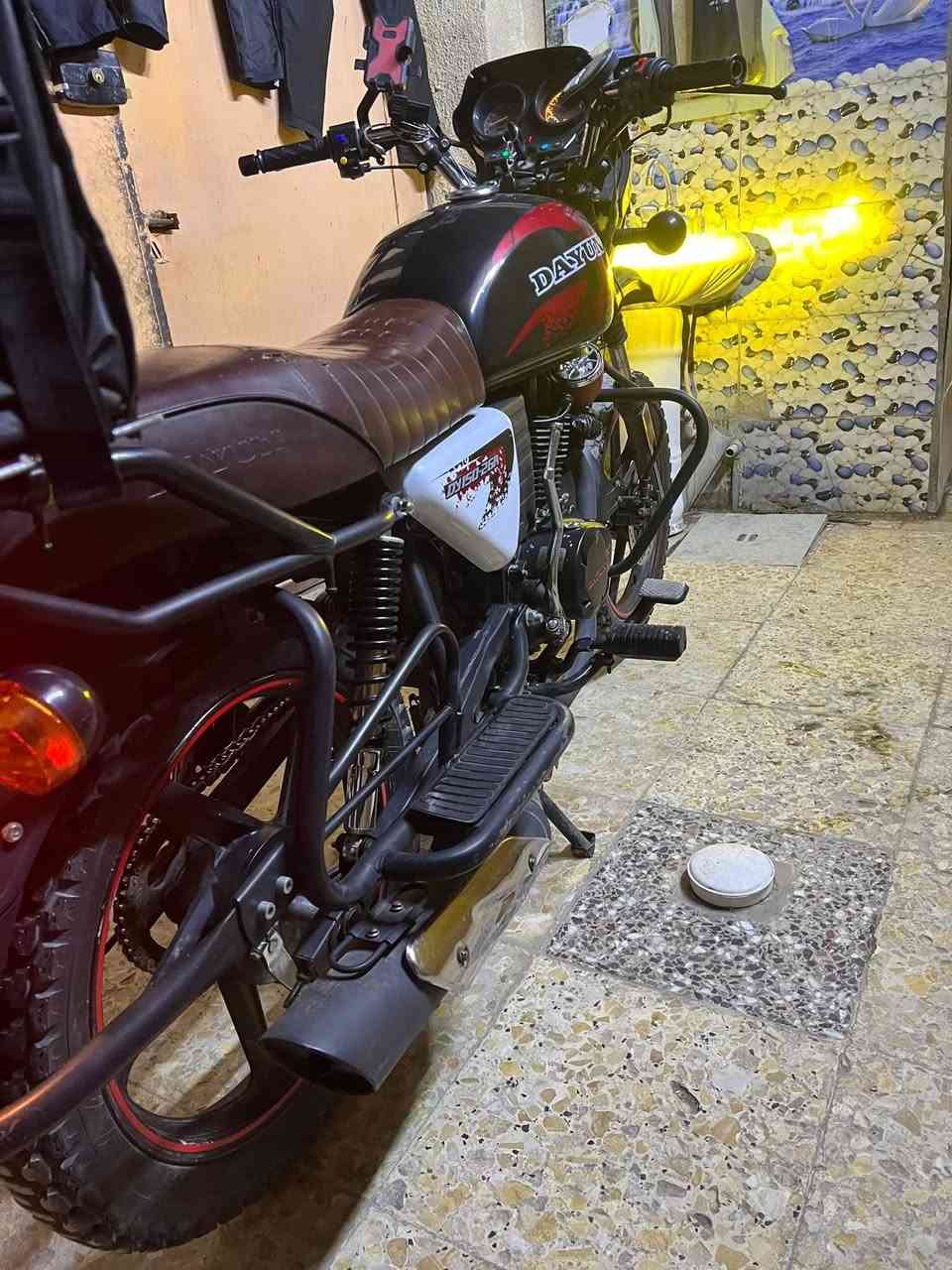 لسلام عليكم شباب دراجة دايوان مديل 2023 دراجة خير من الله مكينة مكفوله برغي ما مفتوح بيها دراجة مرقمه سنوية بغداد السعر 2300 و بيها مجال العنوان بغداد ملاحظة الصندوق مو وياها للتواصل ***********
