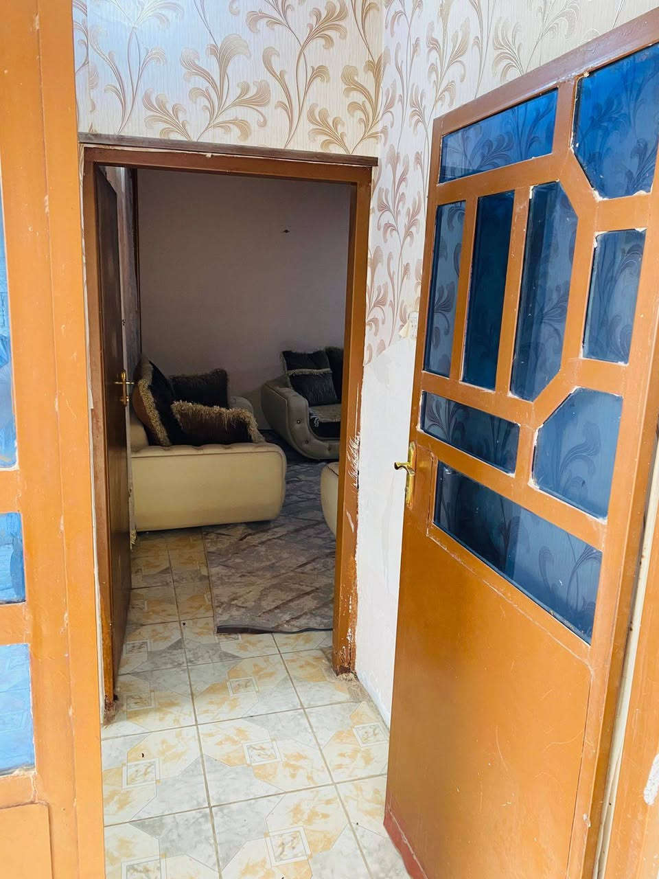 اعلان

دار للبيع مساحه((200 متر)) طابق ونصف  في بختياري الاولى مقابيل متوسطة روشنبير بدايه بختياري موقعه ممتاز توزيع قائم مقام مع البيت (( 4 سبالت و بردات و كاونتر ٥ تانيات ماء)) محتويات الدار((2 غرفه نوم  وصالة جبيرة واستقبال ومطبخ حار وبارد وصحيات عدد 2 وكراج)) .. البيت سيراميك وسقف ثانوي
السعر (( 40مليون وبي مجال))

للتواصل يرجى الاتصال بالرقم
***********
