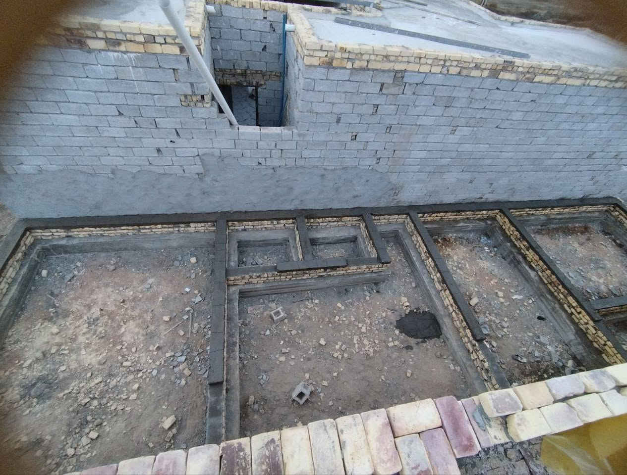 بيت 90 متر زراعي سند 25
مجمع عزيز شريف خلف عمارات الزيتون مشمول بالتطويب معاملة الترقيم كامله اساس كونكريت مسلح مبني بي بس الغرفه والصحيات الخارجيه الغرفه كامله بياض وارضيةوكهرباء والصاله مصعد جدران 
بناء بلوك وطابوك  بصف الركن بداية المجمع  
 السعر اتصل 
***********
