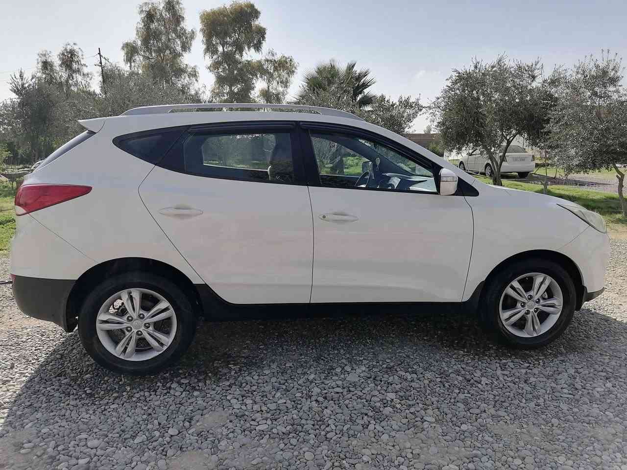 سلام عليكم
توكسون ٢٠١١ للبيع السيارة كفالة عامة من الصبغ والتبديل وكير ومحرك 
مواصفات السيارة 
كير توماتيك 
اشاير بالمري
كشن جك
شاشة وكاميرا
جامات تصعد ويا القفل
سنوية لي ٢٠٣٠ وباسمي هزة ماساقطة 
رقم اربيل الجديد السيارة ماشية ١٦٠ الف 
السيارة كل شي بي بلادي 
السعر ١٤٨ وبيها مجال 
*********** الرقم بي واتس اب والي ما تفيدو السيارة يعبر المنشور وشكراً
