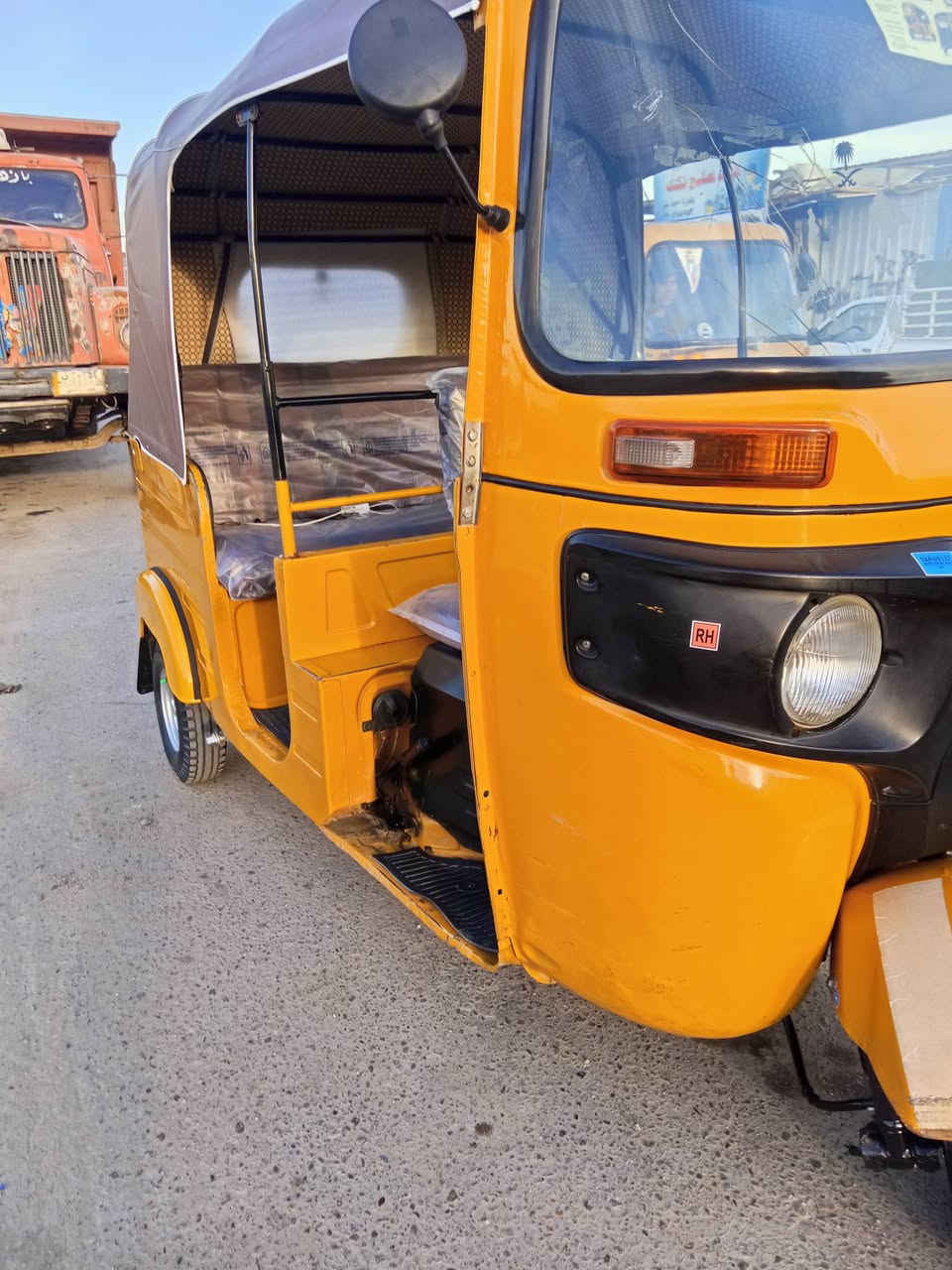 ياالله السلام عليكم تكتك للبيع موديل 20 شهر الخامس رقم وسنويه تحويل ثاني يوم بغداد البلديات التفاصيل داخل الفديو ***********
