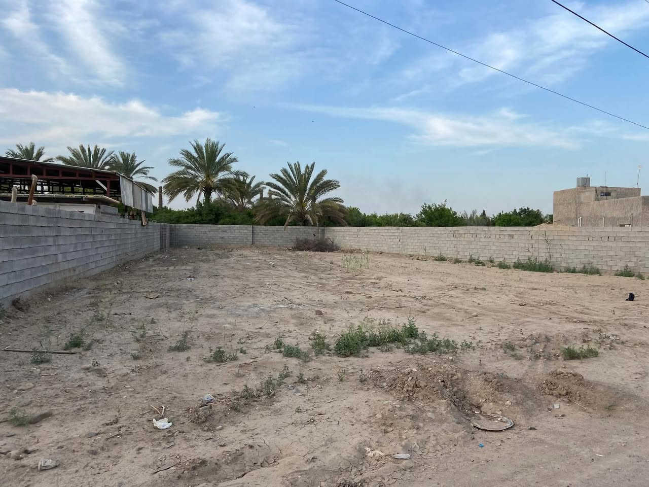 مساء الخير
قطعة ارض للايجار في شارع السكلات  على شارع مقابل سكلة هاشم الحامض المساحة ٧٠٠ متر  
تصلح ان تكون سكله مواد بناء أو مخزن
للاستفسار الاتصال على الرقم ***********
