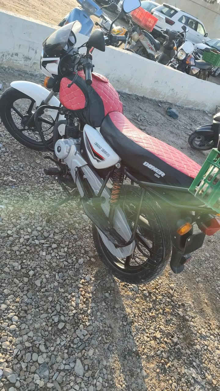 السلام عليكم دراجه بوكسر موديل 22 ماشي بالمعامله مال الترقيم باقي بس على البصمه مال الوكيل بيها خير تبخير ما مبين السعر 1,900 وبها مجال هذا رقمي ***********
