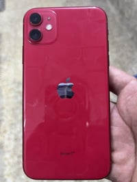آيفون 11 عادي  أمريكي  مامفتوح بلادي  ذاكرته 128 بطاريه 82 للبيع او مر...
