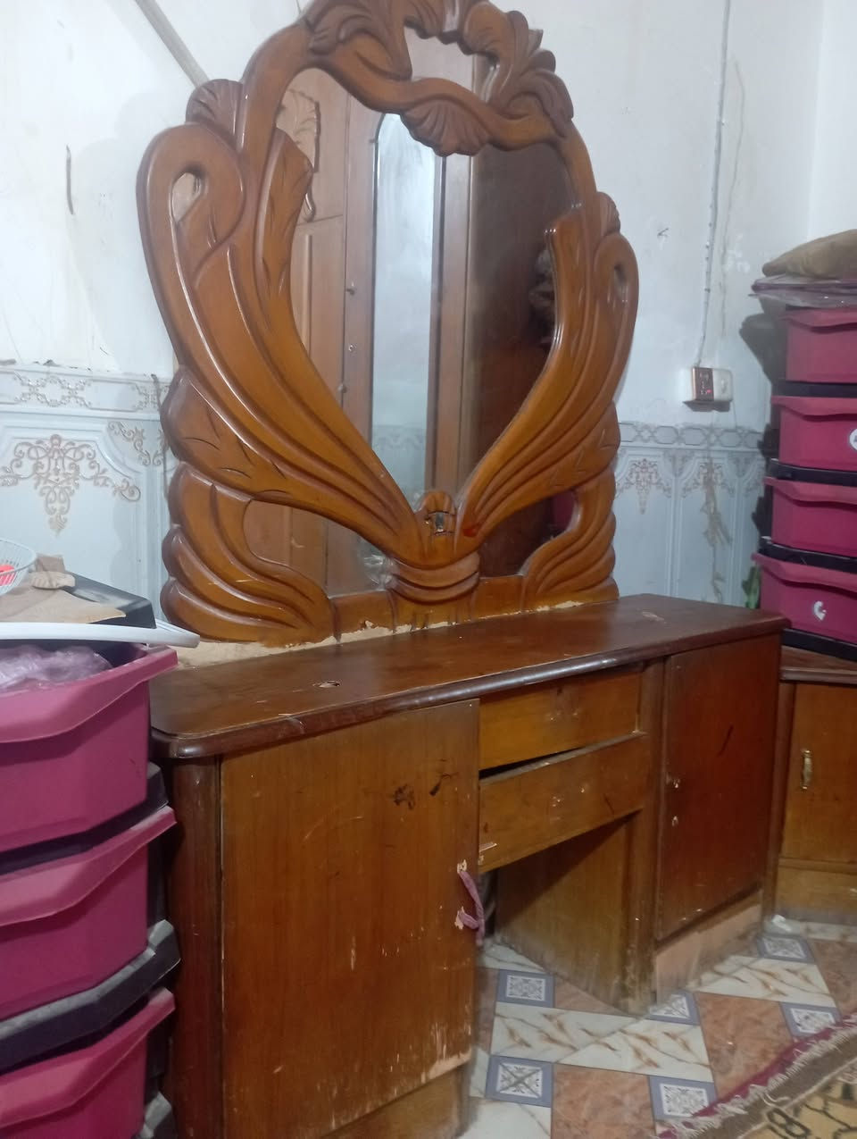 السلام عليكم
غرفة اخشاب مستخدمة للبيع 
الاستفسار ***********
