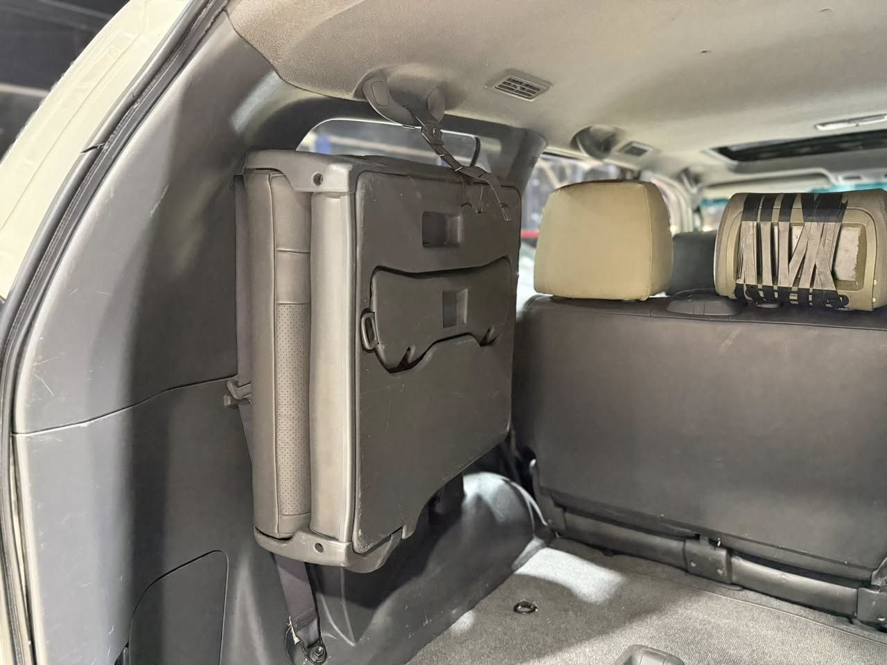 من رخصة الادمن المحترم 🌹
#تويوتا  برادو فئة VX فول مواصفات محرك 4000 ستة سلندر موديل 2009 لون ابيض

#الضرر : يوجد صبغات في السيارة اثر شخوط

#الرقم : بغداد ( الرقم الدولي الحديث )

#المواصفات :

▪️السيارة : تويوتا برادو لون ابيض

▪️الموديل : 2009

▪️المحرك : 4000 (ستة سلندر)

▪️حجم الويل : ويل كب حجم 19 مع طقم تايرات بحالة ممتازة

▪️لايتات اصفر عالي وناصي مع كشافات دعامية

▪️نظام التعليق الهوائي

▪️دفع رباعي 4*4

▪️تدفئة مقاعد

▪️فتحة سقف (سلايد روف) 

▪️ثلاجة

▪️السيارة سبعة راكب

▪️كشنات السيارة جلد رصاصي 

▪️شاشة الدشبول كبيرة للتحكم بايعازات السياراة

▪️تحكم ستيرن جهتين بلوتوث وحاكية وكروس سرعة وتحكم صوت 

▪️نظام ABS مانع انزلاق

▪️السيارة جديدة و بوضع الشركة.

السعر المطلوب : 148 ورقة مع المجال

 

الاتصال على : ***********

مكان السيارة: النجف - المدينة المائية -مقابل حي الجامعة. معرض سما دبي
