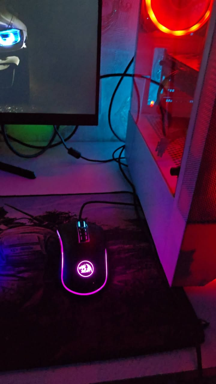 المعالج: Intel Core i5-10400F
كارت الشاشة: NVIDIA GeForce RTX 3060 12GB
اللوحة الأم: ASUS PRIME H510M-K R2.0
الرام: 2×8(16) DDR4
التخزين: 512GB SSD
الباور سبلاي: 650W Bronze
الكيس: جيمنج أبيض (White Mesh) مع جانب زجاج
مواصفات الشاشة: النوع ELSA EA251S، الحجم 24.5 بوصة، التردد 185Hz، البنل Fast IPS / 1ms
الملحقات: كيبورد جيمنج + ماوس + سماعة جيمنج + ماوس باد كبير
السعر 900 للتواصل ***********
