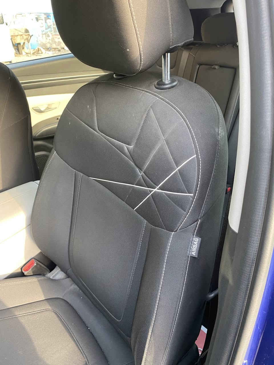 السلام عليكم هونداي توكسان  موديل2022 
بانزين SEL أمريكي
المواصفات 
1- بصمة تشغيل 
2- بصمة أبواب لمس دخول ذكي  
3- تدفئة كشنات أمامية 
4-داخل و كشنات مخمل لون أسود خط البيض  
5- كشن سايق كهرباء 
6- أضواء محيطية   
7- الجامة الامامية مغلفة بامريكا ضد اسعة الشمس 
8- أبل كار بلي 
9- أندرويد أوتو 
10- شاشة دجيتل 3 أشكال للقيادة 
11- أشاير ترحيب 
12- أضواء أمامية LED زنون 
13- أضواء خلفية LED
14- فول أوامر صوتية 
15- جامات أوتو 
16- قطعتين تبريد 
17- أشارات بالمري  
18- تحكمات ستيرن 
19- محرك 2500المرغوب 
20- هاند بريك بصمة  
21- منافذ شحن 
22- أوتو هولد 
23- تشغيل عن بعد 
24- السيارة أوتو بارك  
25- حساسات خلفية 
26- گير AT المرغوب 
27- رادار أمامي  
28- نقطة عمياء 
وبعد بيها هوآآي مواصفات 
ممشى السيارة ( 36400 الف كيلو حقيقي) 

السيارة جدا جدا جديدة وغرفتها بعد احلى
 ضربتها فقط باب الجنطة مصلحة ومصبوغة وهسة صارت بيها طخة

مكان السيارة بغداد 

السعر 200$$وبيها مجال 

رقم الهاتف ***********
