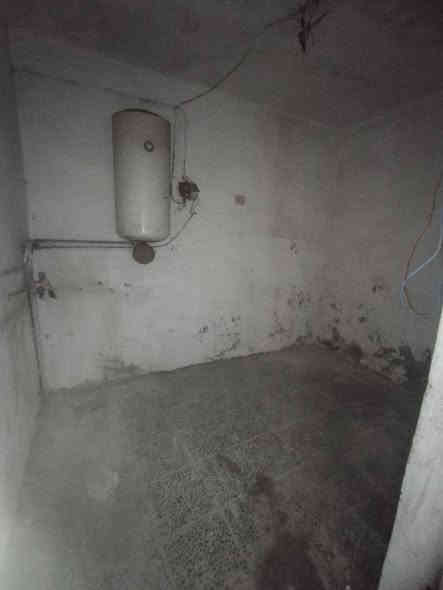 دار ملك صرف يعتبر عرصه مساحه 105 متر والسعر 105 وبي مجال كوفه شارع المعمل مجاور مدرسه السويس للاستفسار مكتب رعد النفاخ وتساب ***********او ***********
