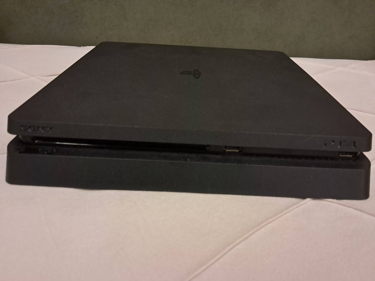 سلام عليكم بلي فور سلم اونلاين نضيف جدا  الجهاز اول مانزل اشتريته يعني مو مال باله ولا مجدد ومعا كامل ملحقاته ويدات عدد2اصليات مال وكاله سوني  اقراص عدد3  نضيفات كلش السعر 270وبي مجال المكان بغداد


**إذا كنت صاحب هذا الإعلان وتريد حذفه لأي سبب، رجاءا أرسل رسالة إلى الدعم الفني**