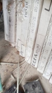 سلام وعليكم عندي بورسلين ايفا 25 متر للبيع المكان حي العامل 0772938233...