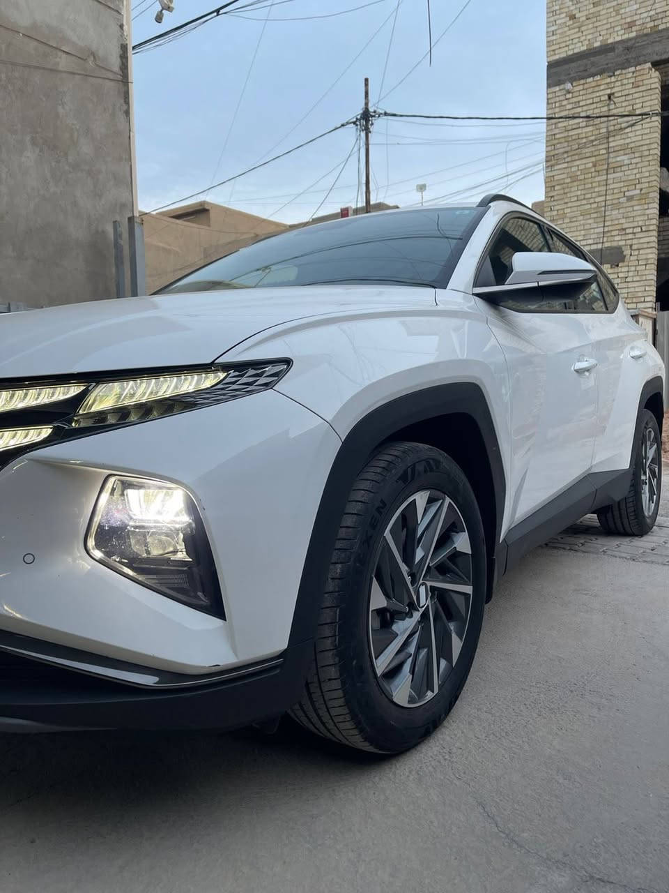 عندي توسان موديل ٢٠٢٤ خليجي ماشيه ٢٨٥٠٠ الف داخل ابيض بيهه بارد وشويه صبغ بقبق الجنطه جوه الرقم السعرر ٢١٠ وبيهه مجال للاستفسار ***********
