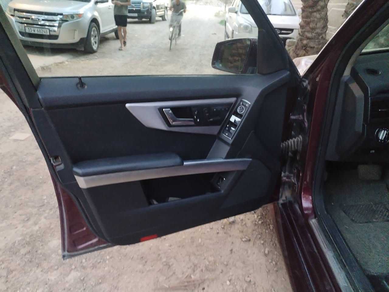 تم تنزيل السعر لان مستعجل ع البيع وسعرها جدا مناسب مرسيدس بنز350 GLK فورمتك موديل 2010 رقم بغداد سنويتها صاقطه  وارد امريكي لون ماروني 5 راكب الداخل اسود المقاعد الاماميه كهرباء  بانوراما فتحتين تبريدها ثلج بيها ضرر بسيط  اثر حادث بسيط جدا بالابواب اليمين والجاملخ الخلفي فقط مصبوغه   درجه اولى حالة الصدر الامامي وسط  محركها العادي المرغوب حجم 3500 بحالة جيدة جدا كلشي شغال بيها  واي نواقص  ينزل من سعرها السعر $138 ورقة وبيها مجال بسيط  واني بالخدمه للاتصال ع الرقم ***********  اخوان مستعجل ع البيع واعتذر عن المراوس  والشراي يتصل وعلى الواتساب ارسل كافة التفاصيل  وصور الحادث ومابيها اي ضربه لا من الامام  ولا من الخلف مكان السياره بغداد الغزاليه
