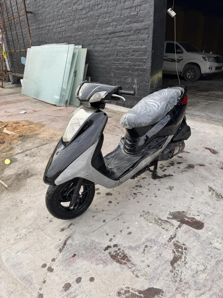 سلام عليكم
دراجه بريز  
الدراجه خير من الله حلوه 
نضيفه دراجه دهن موتل
بانزين محسن
تايرات امامي خلفي جدد بريك خلفي شغال
كيلو متر لايت هورن كولشي شغال بيهه
كفرات مختمه ونضيفات‎%‎90
محركهه ناعم  ونضيف حيل فشكتهه مطاكه 
سعرهه 450وبيهه مجال حك الجيه  عواني بغداد كراده نقص الدراجه ابريك امامي بس 
رقمي *********** بي واتساب
