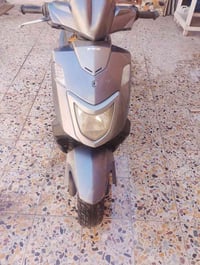 دراجه بيجو بوليس البيع او مراوس دراجه نقصهه بس عقل سعر 300 بيه مجال ما...