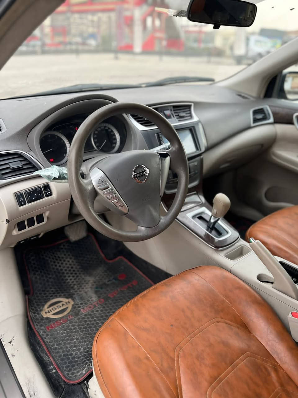 بسم الله توكلت على الله 🤍 

🚘 نيسان سنترا 2019 – توب لاين 

مش كل سنترا في السوق نفس المستوى

في عربيات بتتقيّم بسعرها، وعربيات بتتقيّم بحالتها 👌

━━━━━━━━━━━━━━━━━━

✔️ موديل 2019
✔️ توب لاين
✔️ لون برونزي مميز
✔️ فابريكة بالكامل (رشة حزام نظافة)
✔️ عداد 110,000 كم
✔️ صيانات منتظمة من الزيرو
✔️ رخصة سنة ونصف
✔️ مرور القاهرة

━━━━━━━━━━━━━━━━━━

✔️ بصمة داخلية وخارجية
✔️ شاشة تاتش + كاميرا خلفية
✔️ Apple CarPlay
✔️ جنوط سبور
✔️ تارة مالتي فانكشن
✔️ ليدات أمامية وخلفية
✔️ فوجات

━━━━━━━━━━━━━━━━━━

✔️ فرش جلد
✔️ أرضية جلد

━━━━━━━━━━━━━━━━━━

📍 المعاينة: مدينة نصر 

📲 للتواصل:
☎️ 01037869735
☎️ 01283312825


**إذا كنت صاحب هذا الإعلان وتريد حذفه لأي سبب، رجاءا أرسل رسالة إلى الدعم الفني**