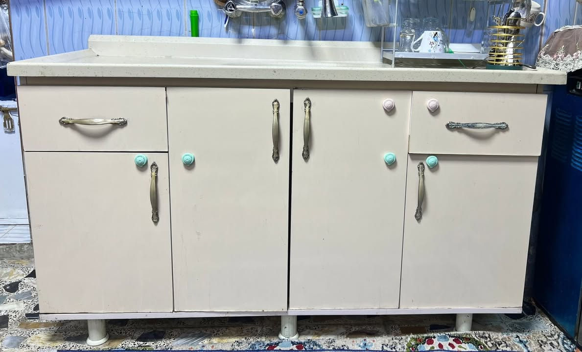 كاونتر للبيع. بحاله جيده سعره  ٤٠٠ بي مجال موجود القاهره خلف جامع النداء. واستفسار اتصال على هذا الرقم ***********
