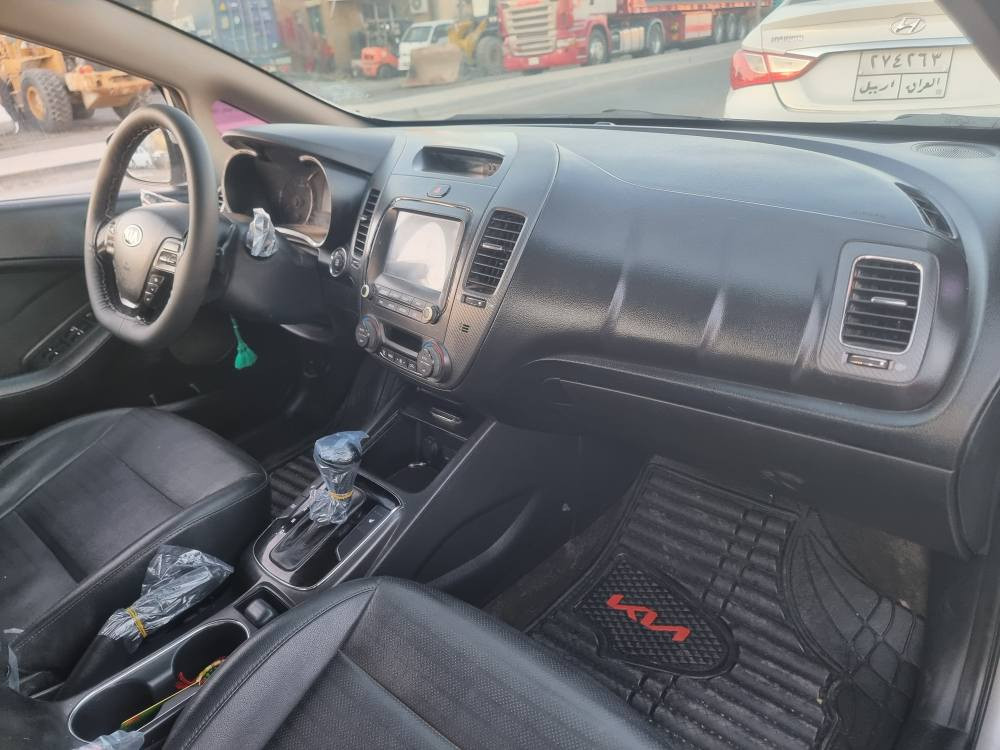 السلام عليكم سيراتو وارد كوري موديل 16 شكل 17 فول موصفاته عدا الفتحه رقم دوله بسمي 
بيه 3 قطع صبغ بكوري 
السعر 120 
استفسار ***********
*********** البصرة, العراق
