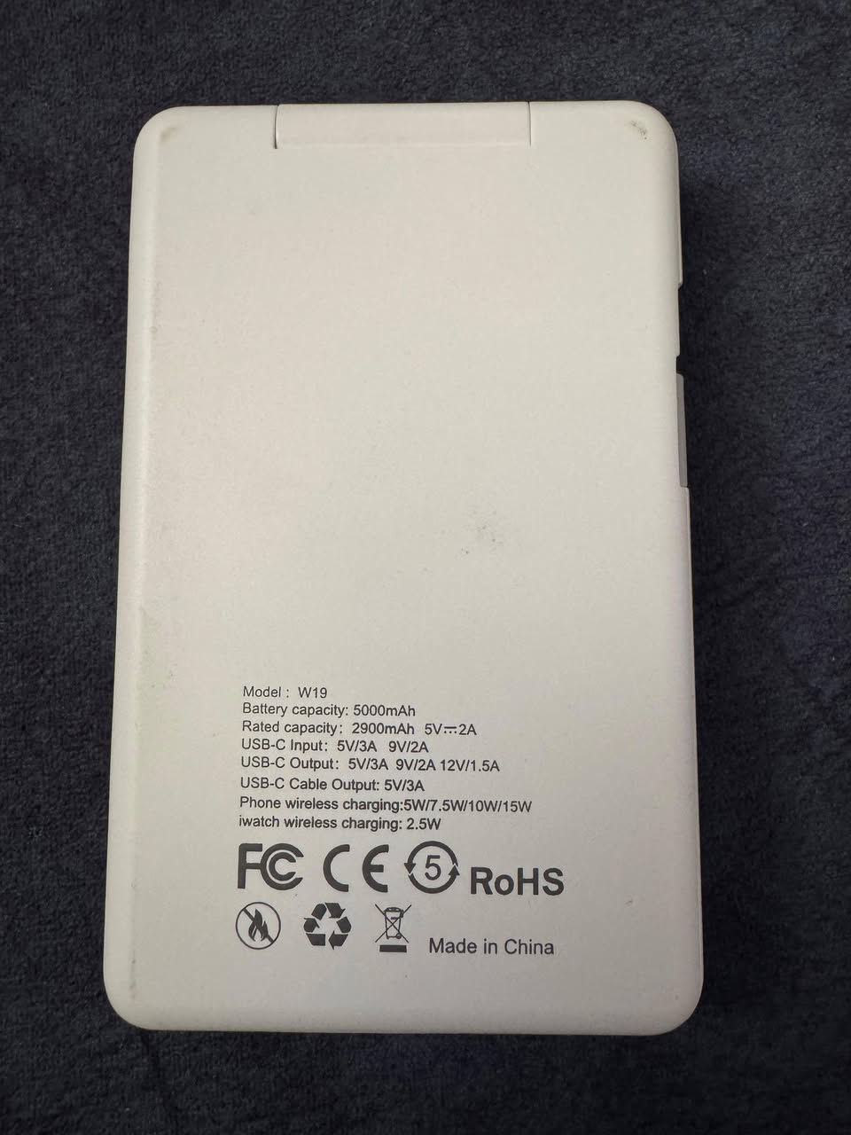 باور بانك مغناطيسي لاسلكي وقابل للطي (Folding Magnetic Power Bank) بسعة 5000 مللي أمبير (mAh).

يتميز هذا الجهاز بقدرته على شحن أجهزة متعددة في وقت واحد وبطرق مختلفة.

يحتوي على منطقة مخصصة لشحن ساعة آبل لاسلكياً.

يعمل كشاحن متنقل للهاتف والساعة، وفي نفس الوقت يمكن استخدامه كستاند لمشاهدة المحتوى أثناء الشحن.

 يدعم الشحن السريع السلكي.

يتميز بتصميم نحيف وخفيف الوزن يسهل حمله في الجيب أو الحقيبة.

السعر10


**إذا كنت صاحب هذا الإعلان وتريد حذفه لأي سبب، رجاءا أرسل رسالة إلى الدعم الفني**