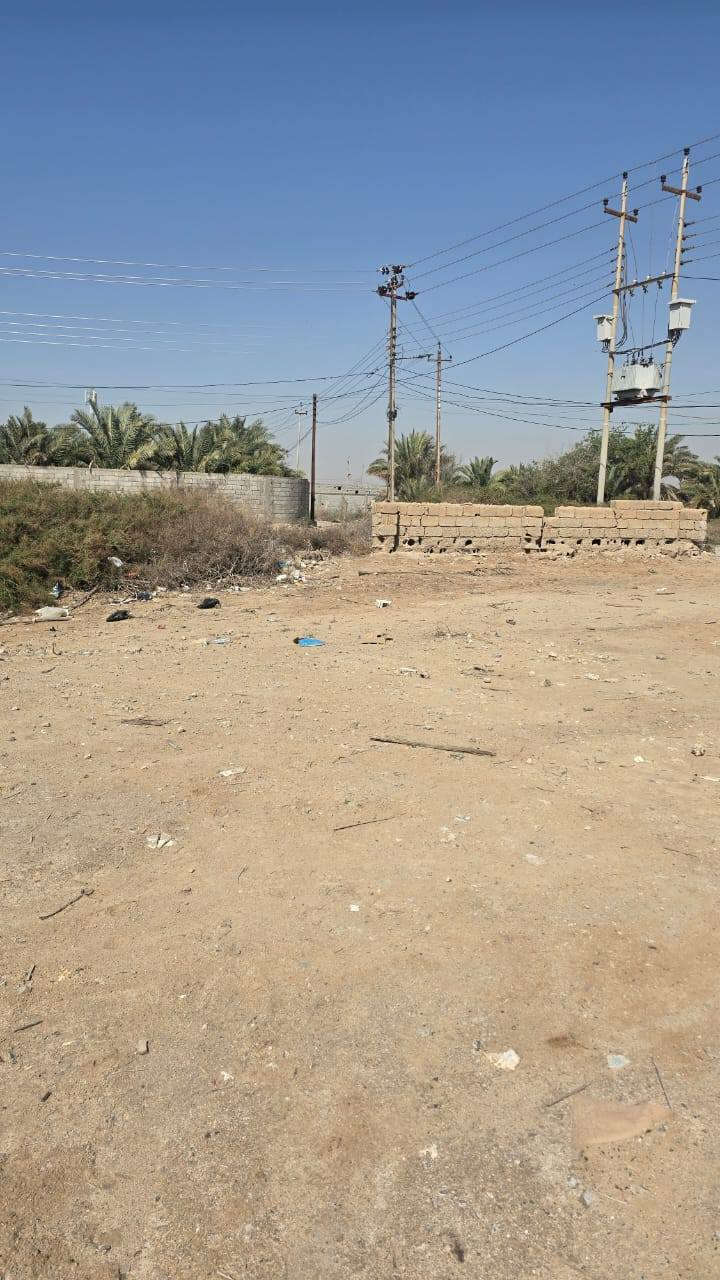 قطعه أرض المساحة 200م طابو ملك زراعي عراقي تحويل سهم بل طابو وجها 10م نزال  20م عرض شارع 10متر تبليط جميع الخدمات متوفره ماء كهرباء مدارس جوارين ذهب ابو الخصيب القدامه العنوان بصره آبي الخصيب جيكور شارع سيد كاظم السعر 45مليون الاستفسار اتصل ***********
