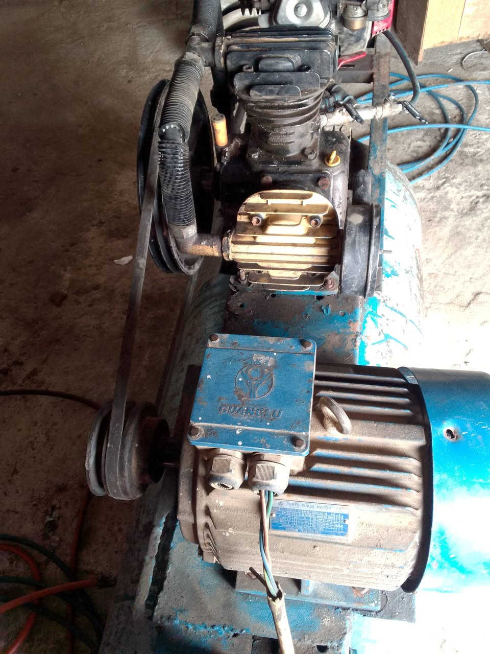 اللبيع تاروسه شغاله معه مولده بانزين شغاله بطل هواء الماني جاهزه حجم البطل ٥٠٠ مكاني الديوانيه الحمزه الشرقي السعر  ٩٠٠ الف    ***********
